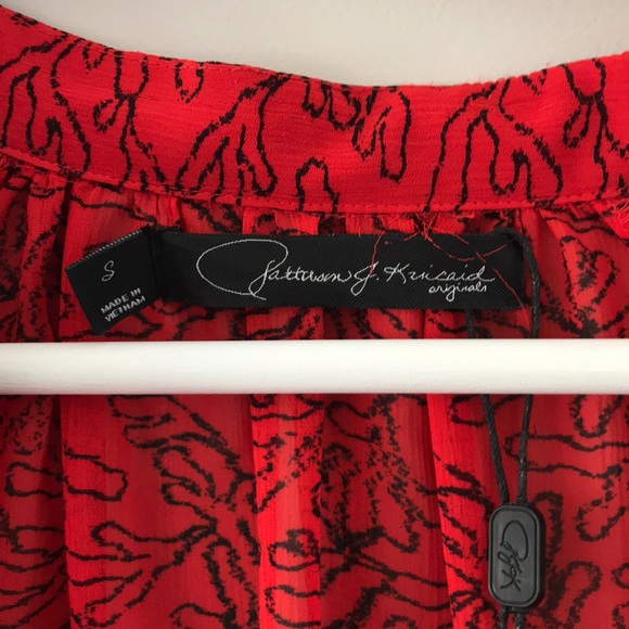 Blouse size small - Picture 2 of 5